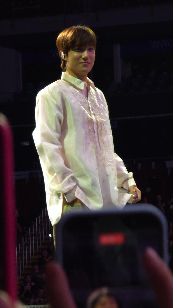 galaxcean's tweet photo. SEKAI WEARING BARONG 😭😭😭Iyaqqq https://t.co/HfKfCbs0ta