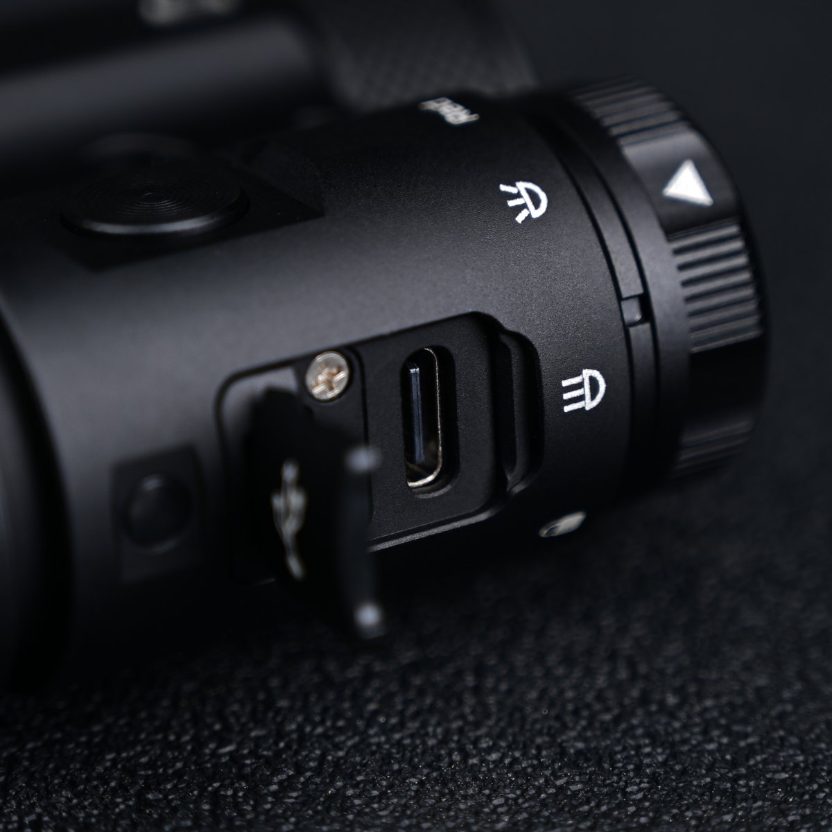 AcebeamJapan's tweet photo. ACEBEAM Terminator M1 2.0 発売!🔦
デュアルヘッド LEP/LED – 1,620m照射・3,900ルーメン・レッドライト搭載。死角ゼロ。夜間視力に優しい。
https://t.co/XaN0qLYoRQ
#ACEBEAM #TerminatorM1 #EDC https://t.co/eOQzGnv3Xa