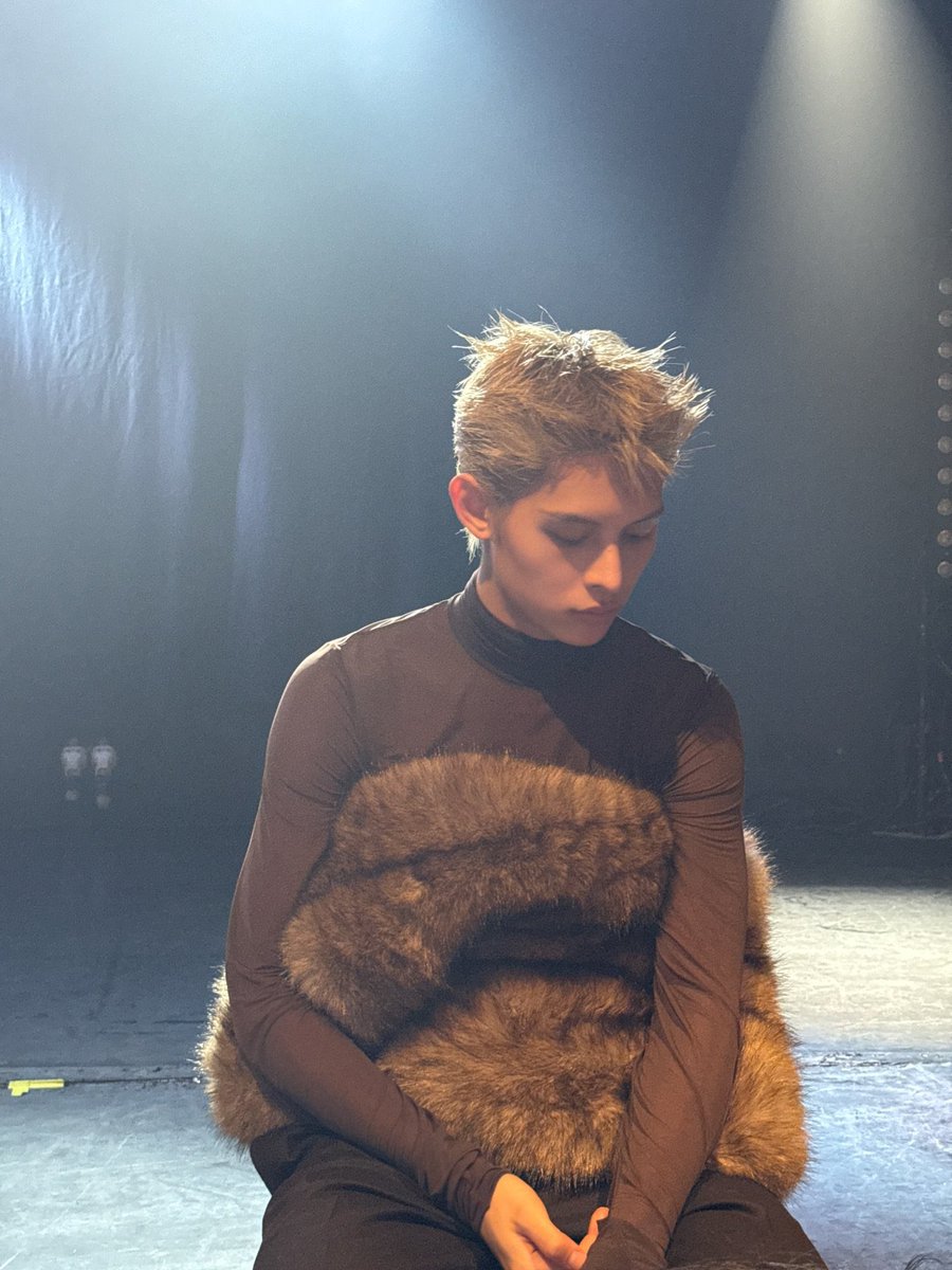 ubeomiee's tweet photo. @tram_dayy08 @ofjvn_ @GQKOREA @YSL @cortis_bighit James has a truly unique and powerful presence in Saint Laurent.

JAMES ASCENDS IN YSL GAZE  

#JAMESxSaintLaurent  
#SaintLaurentSS27 @YSL https://t.co/czGbqboz40