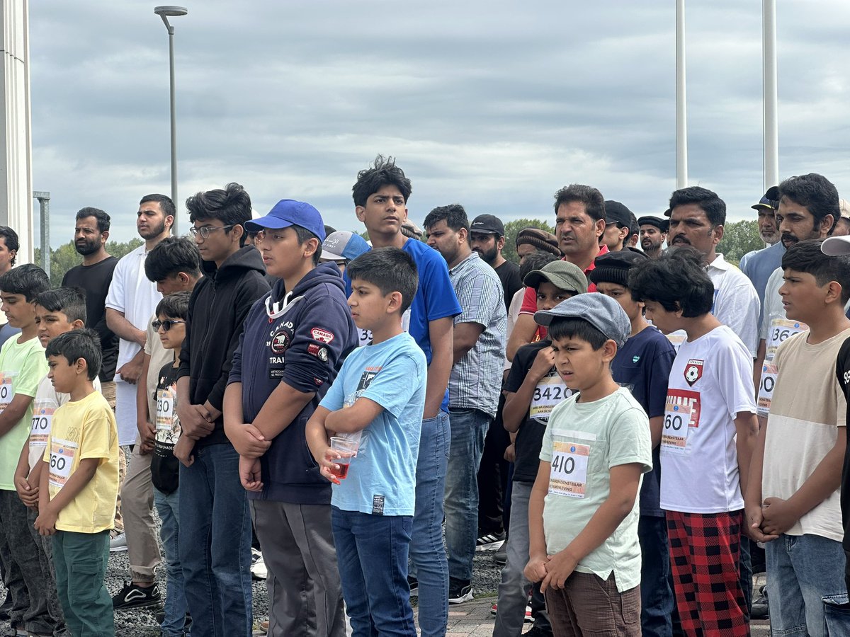 AhmadiJongeren's tweet photo. De openingssessie is begonnen. Samen staan we stil bij het belang van medemenselijkheid, vrijwilligerswerk en het maken van een positieve impact. ππ #StepsForHumanity #HumanityFirst https://t.co/BdKzc2iPoX