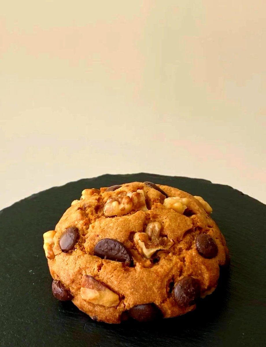 FrancisI34130's tweet photo. Knocked a batch of warm chocolate chip cookies for my neighbors! Left them at the mailbox with a little note  Small acts make big neighborhoods feel like home. https://t.co/AyHbSFLfic