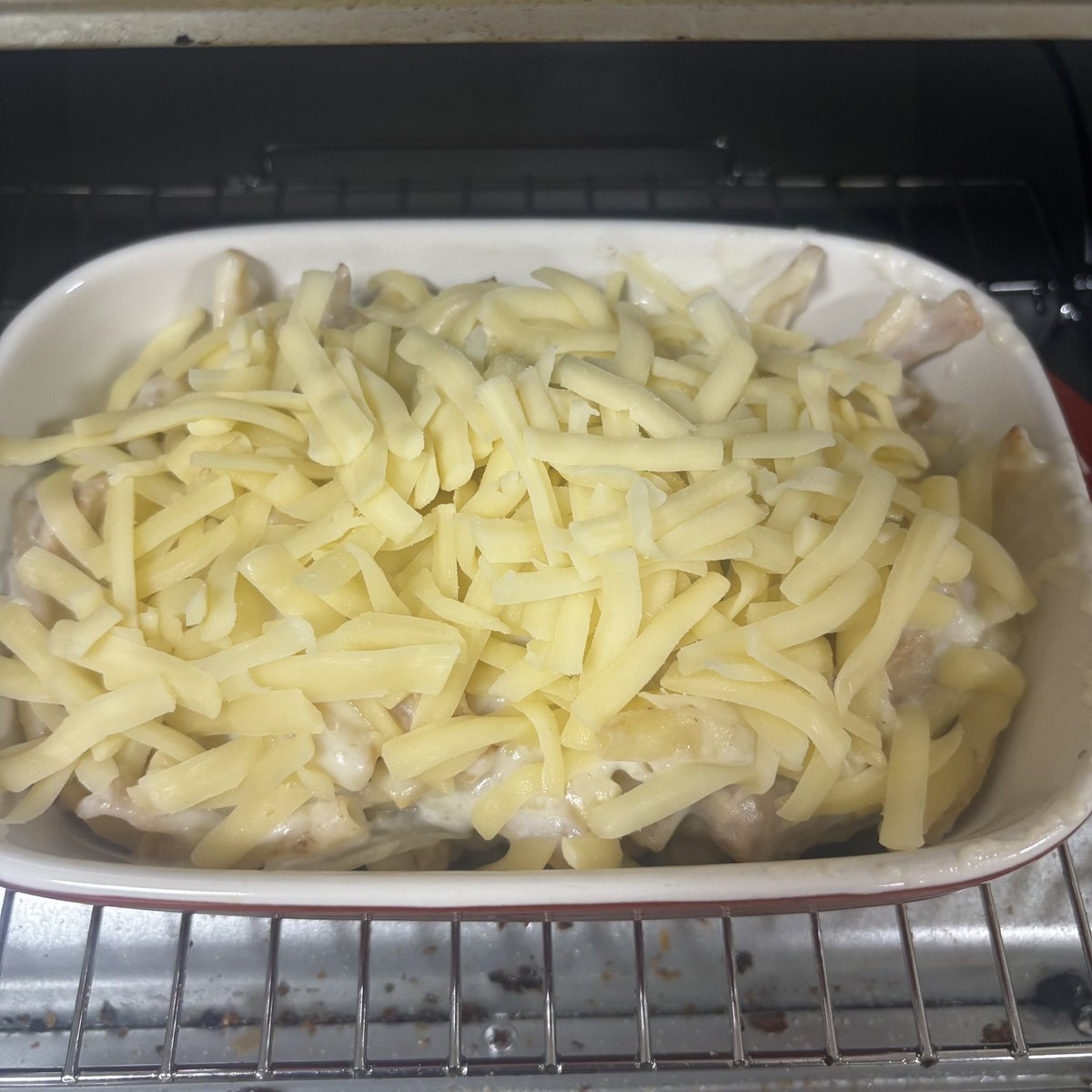 pawaTosh's tweet photo. 今日は俺がご飯作る日。
ホワイトソースからグラタンを。完璧。 https://t.co/t7YvLEBnhV