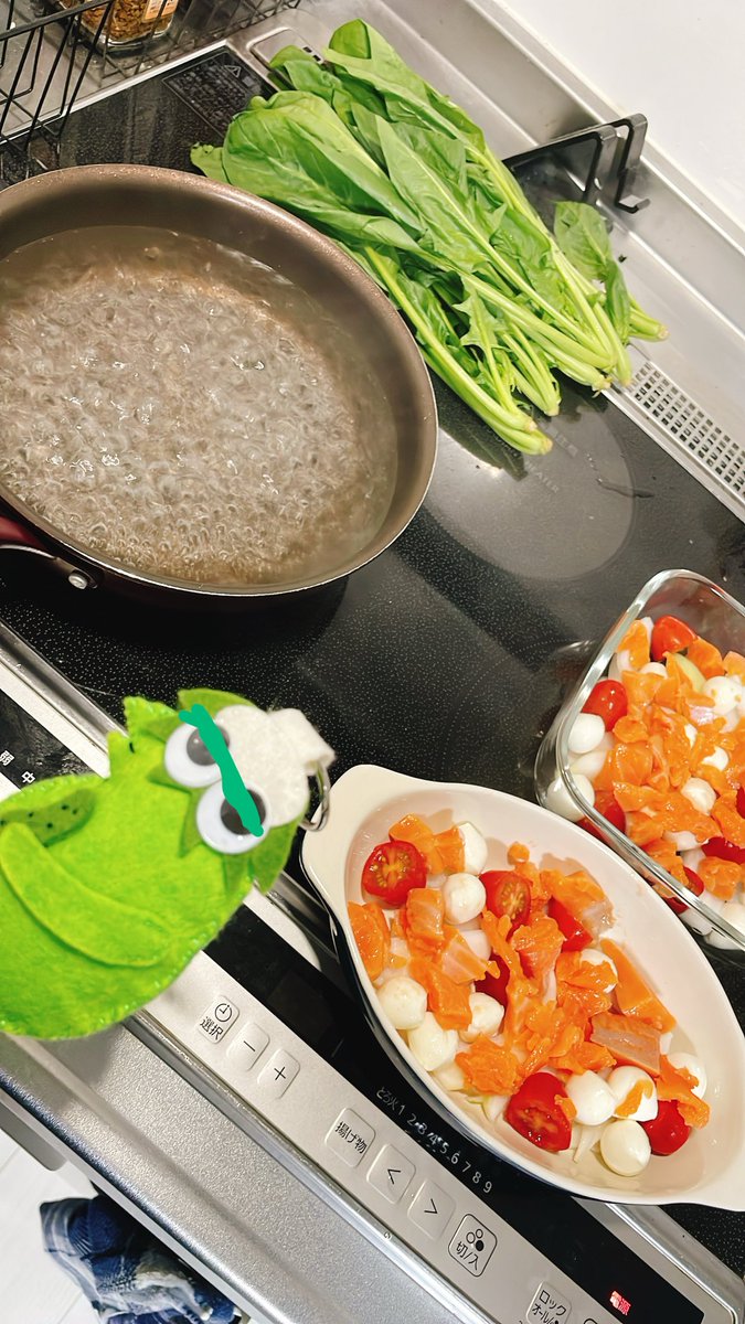 muccha_888's tweet photo. 鮭のなにかしらを作っている🐟 https://t.co/7etxX0Drbm