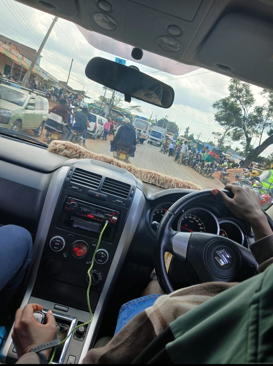 kinara_69's tweet photo. Hawa sharp boys wamesema nishike chaser na tumblers pekee,,ama wamenifinya hapo??😂😂 https://t.co/jZ6cr2I2ND