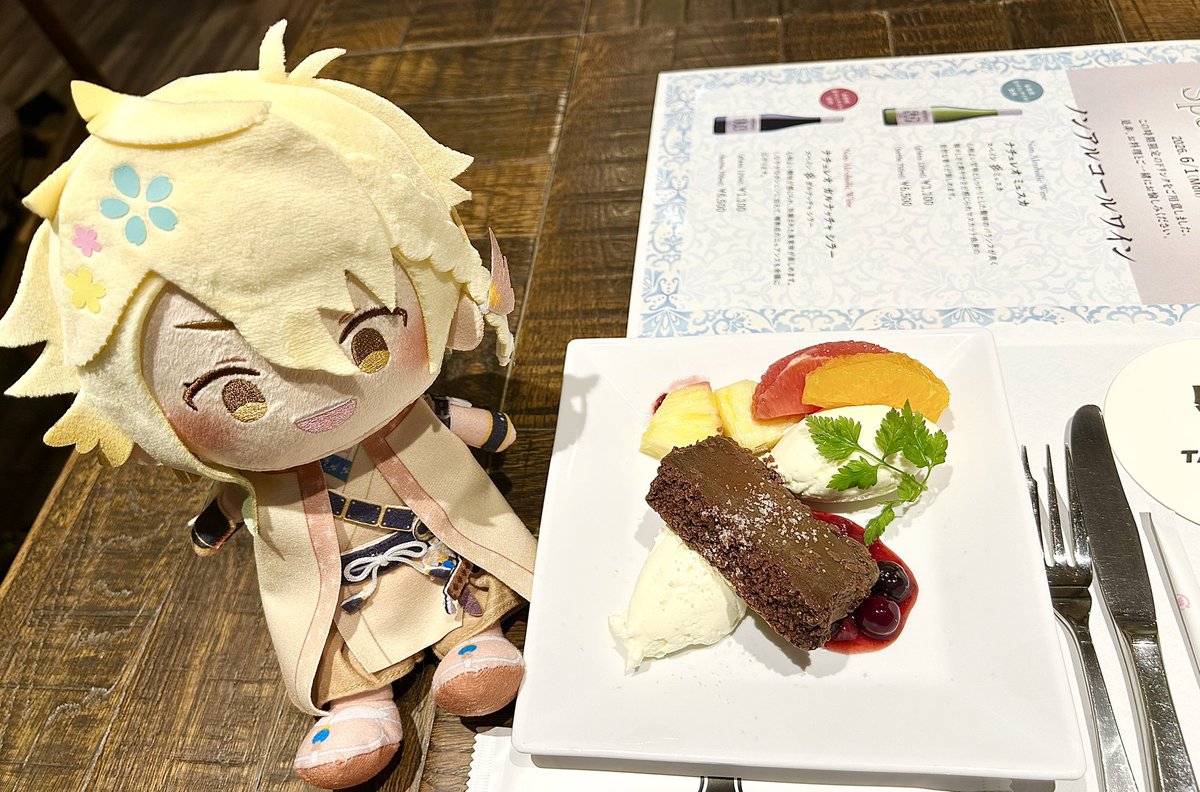 houjyu17's tweet photo. ホテル竹園芦屋の喫茶で、スイーツ🍰🍨フルーツたっぷり🍍🍊甘さ控えめで、美味😋 https://t.co/qMVPMn11Cm