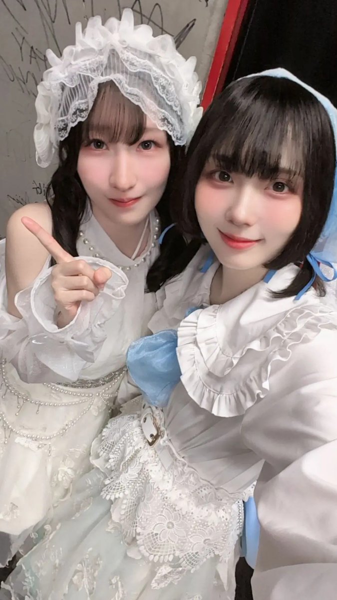 mone_amari's tweet photo. #なにいろ
🟦新宿HEIST (読み方ハイストだって〜)

久々のHEISTめちゃ楽しかった！
初めてオリ曲オンリーでのライブだった〜
なるせ初対バン見届けてくれてありがとう〜⬜️

明日も新宿HEIST！！
ルミナちゃんと2人での初対バン！！！
楽しみすぎる〜
12時半にみんな集合ね〜🟦🟨
詳細、予約は引用先⬇ https://t.co/Z1YCIUzjUK