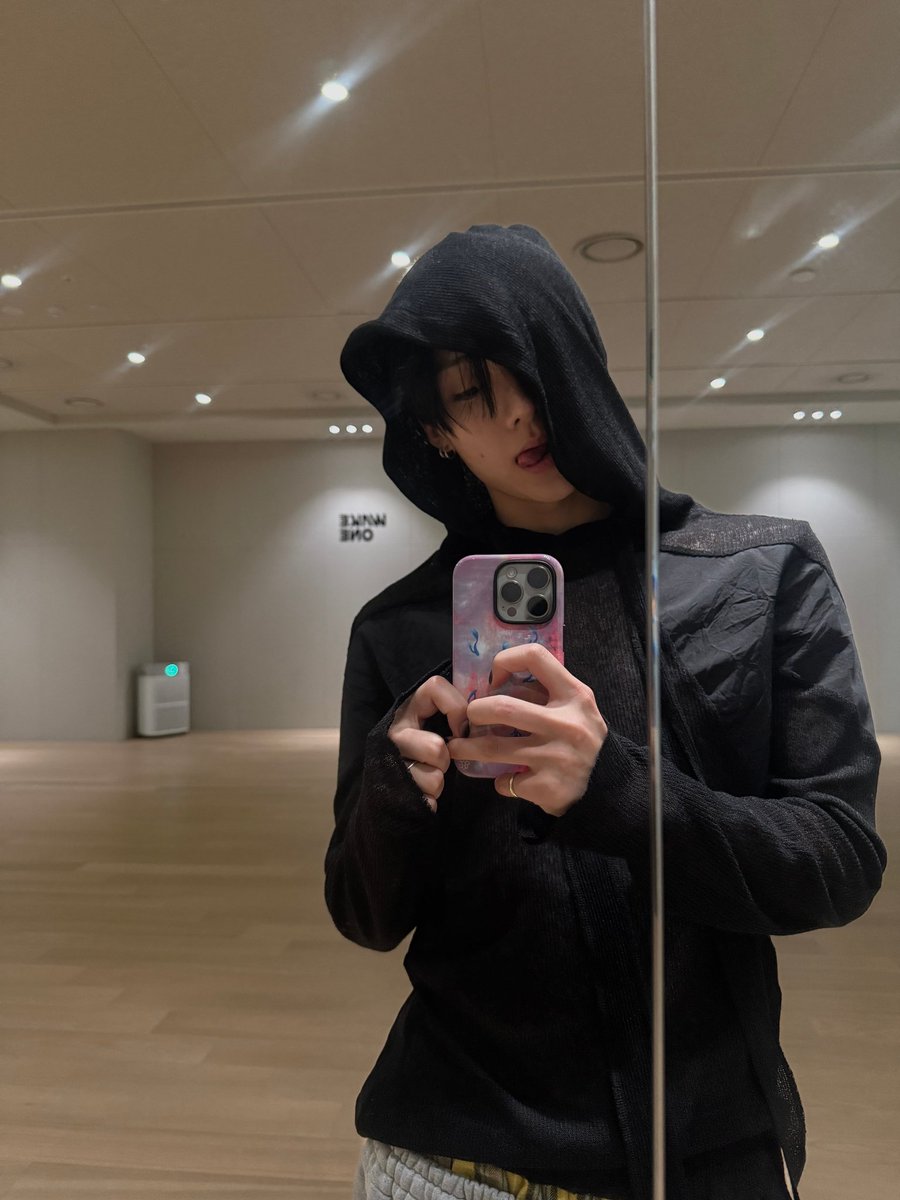 모옹 tweet media
