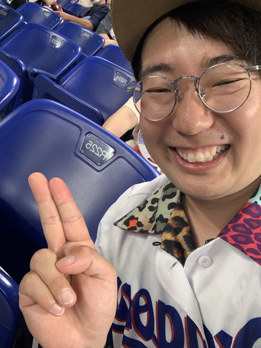 dynamite037's tweet photo. チケット9010円,試合開始14時
14時14分に一緒に来た友だちが
子どもが熱を出し帰りました。

親は偉大なり✌️🤓
#dragons https://t.co/XhmbmeaB2Q