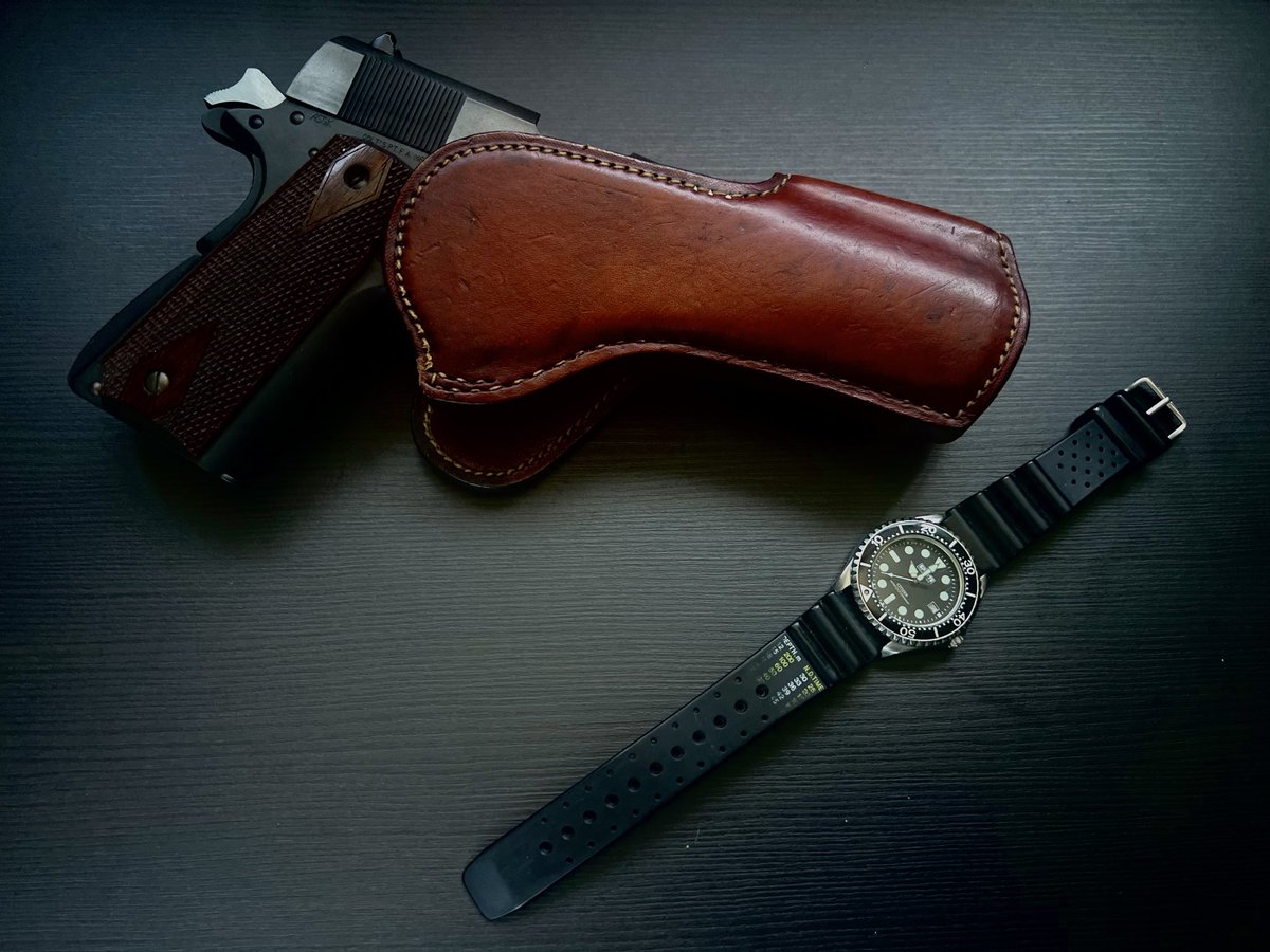 MAKOTOs0007's tweet photo. @2ray_degenemax アメリカさん誕生日おめでとうw
#whites と #wesco のワークブーツ
#GERBER のマグナムハンターナイフ
#1911 70シリーズ
#GT500 https://t.co/RkvvpxX8Su