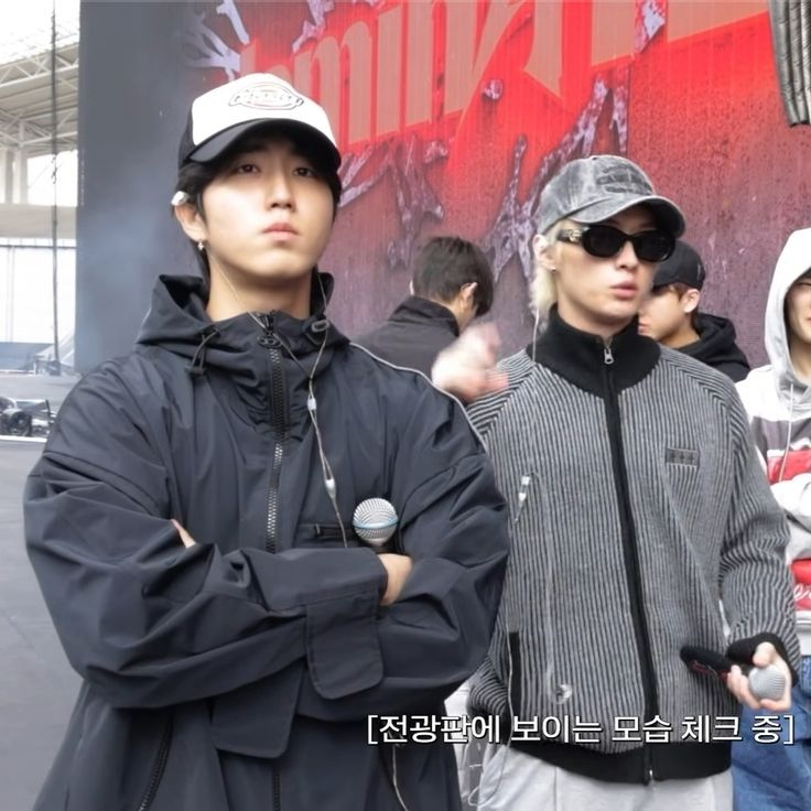 minsungroll's tweet photo. bro just look at them https://t.co/eu9AwLZ3fz