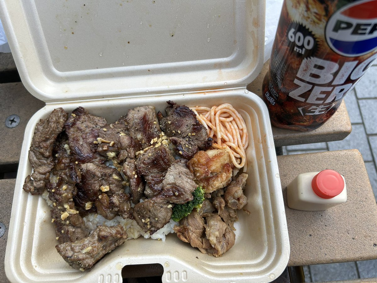 kame_junk's tweet photo. 3月14日14:00初訪問テイクアウト

パワーステーキ弁当　1480円

ジューシーな固めのお肉がこれでもかと入っていてご飯に合い美味でした

#ステーキマックス
#大宮
#お昼ごはん
#おひるごはん https://t.co/nhHggAOGTe
