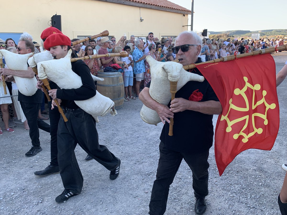 JMCambaceres's tweet photo. Fête du sel avec @PatriceGabanou PDG des #SalinsdeGruissan et @GillesTeisseyre ancien PDG d’Arcturius. Associé du GFA. Rencontre avec @DidierCodorniou maire et VPdt @Occitanie. Défilé des binious languedociens, présentation du sel, orchestre au bord des étangs. Nuit courte. https://t.co/03TvUqNoc5