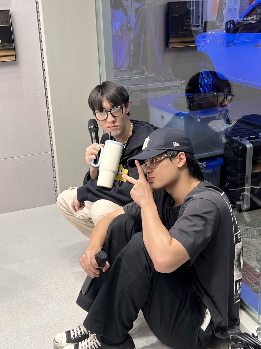 NJpromptFanclub's tweet photo. 🟢𝙇𝙄𝙉𝙀 𝙊𝙥𝙚𝙣𝘾𝙝𝙖𝙩 
➖ T-Rak (ทรี-รัก)

และสุดท้ายที่ในหัวใจมันร่ำร้อง
@njprompt @luckgulugig

เข้าห้องแชท มาจอยกันๆ
📥https://t.co/4yrNyUQpSF

#njprompt 
#LOVEx3
#njchok https://t.co/Kh8diOsVqS