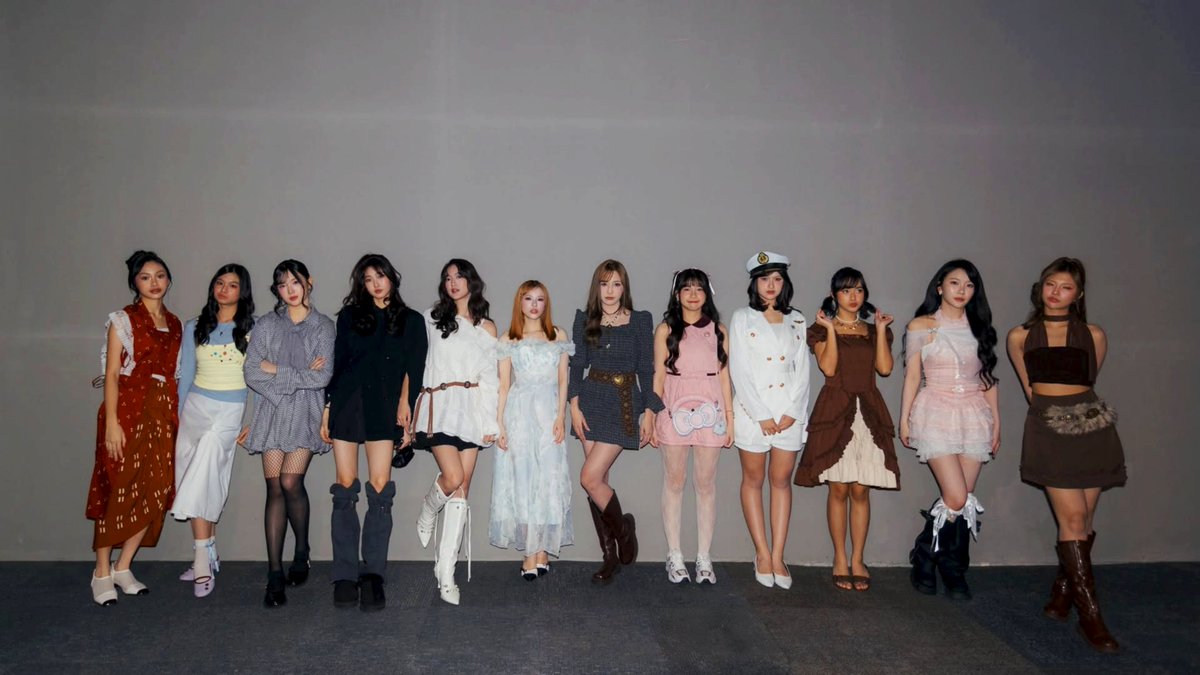 dimitriyeraz's tweet photo. I love this team. Not only are their jaw dropping performances, with vocals, dance, such promising aura, and gimmicks that never fail to entertain, but their photos also always look like they’re straight from the pages of a fashion magazine. Just look at the aura they carry… https://t.co/sZuJb8rl6U