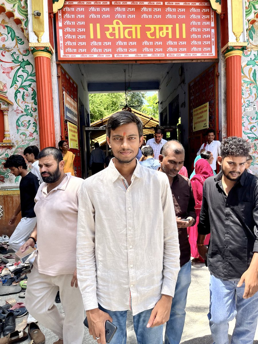 ashutiwari001's tweet photo. वाराणसी…📍

आज संकट मोचन हनुमान जी का दर्शन पूजन कर आशीर्वाद प्राप्त किया..🙏￼ https://t.co/xi0kLNNOJG