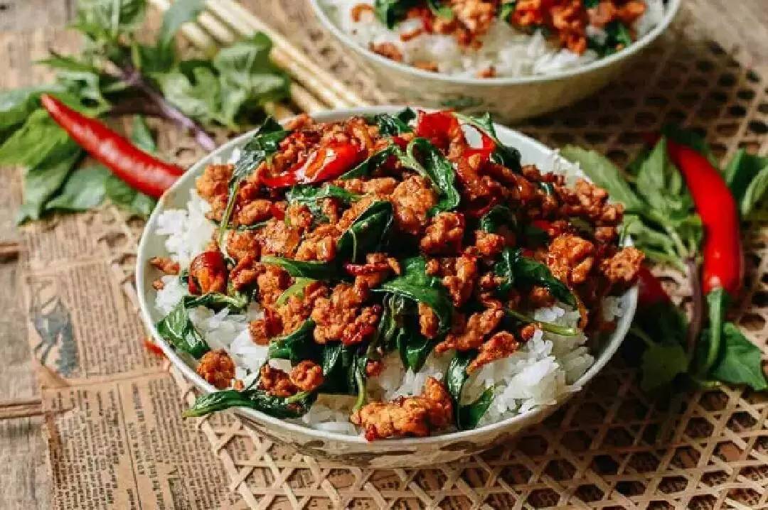 ajuikpo's tweet photo. Craving vibrant, zesty Thai basil chicken rice today! Fresh herbs, juicy spiced chicken, and that perfect umami kick—total flavor explosion in every bite https://t.co/pcBZBA8Pwf
