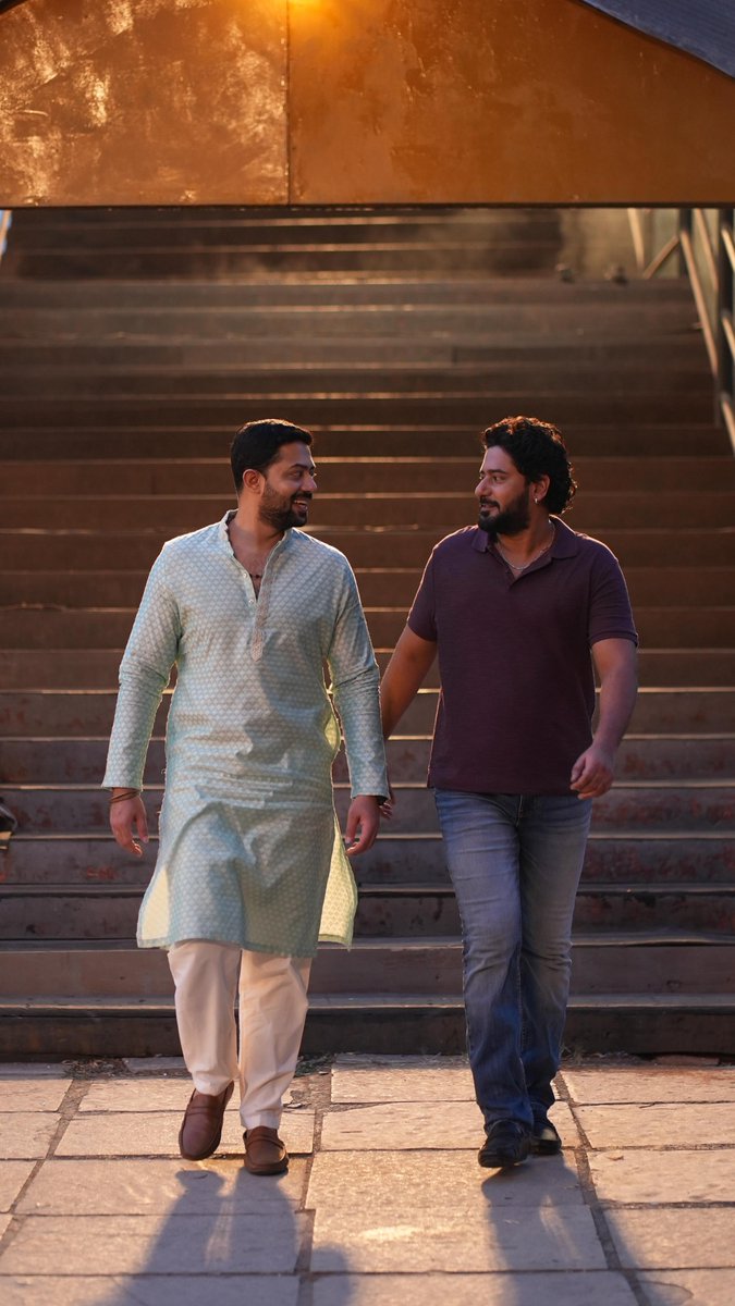 KannadaScreens's tweet photo. ‘ಶ್ರೀರಸ್ತು’ ಚಿತ್ರದಲ್ಲಿ ಅಣ್ಣ-ತಮ್ಮ
ಮೊದಲ ಬಾರಿಗೆ ಒಂದೇ ಚಿತ್ರದಲ್ಲಿ ಪ್ರಜ್ವಲ್-ಪ್ರಣಾಮ್ ದೇವರಾಜ್ ನಟನೆ
#KannadaScreens #Sandalwood #PrajwalDevaraj #PranamDevaraj #Srirasthu #SanjanaAnand https://t.co/Y7r1Bn33wR