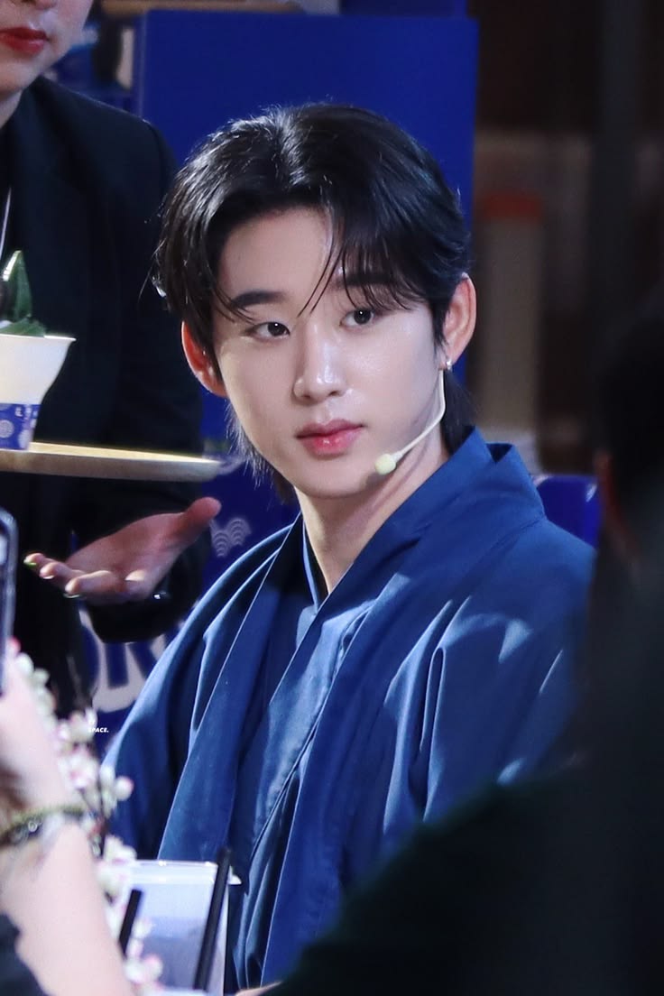 lovingjakrapatr's tweet photo. prettiest man alive https://t.co/0t7PGUub5F