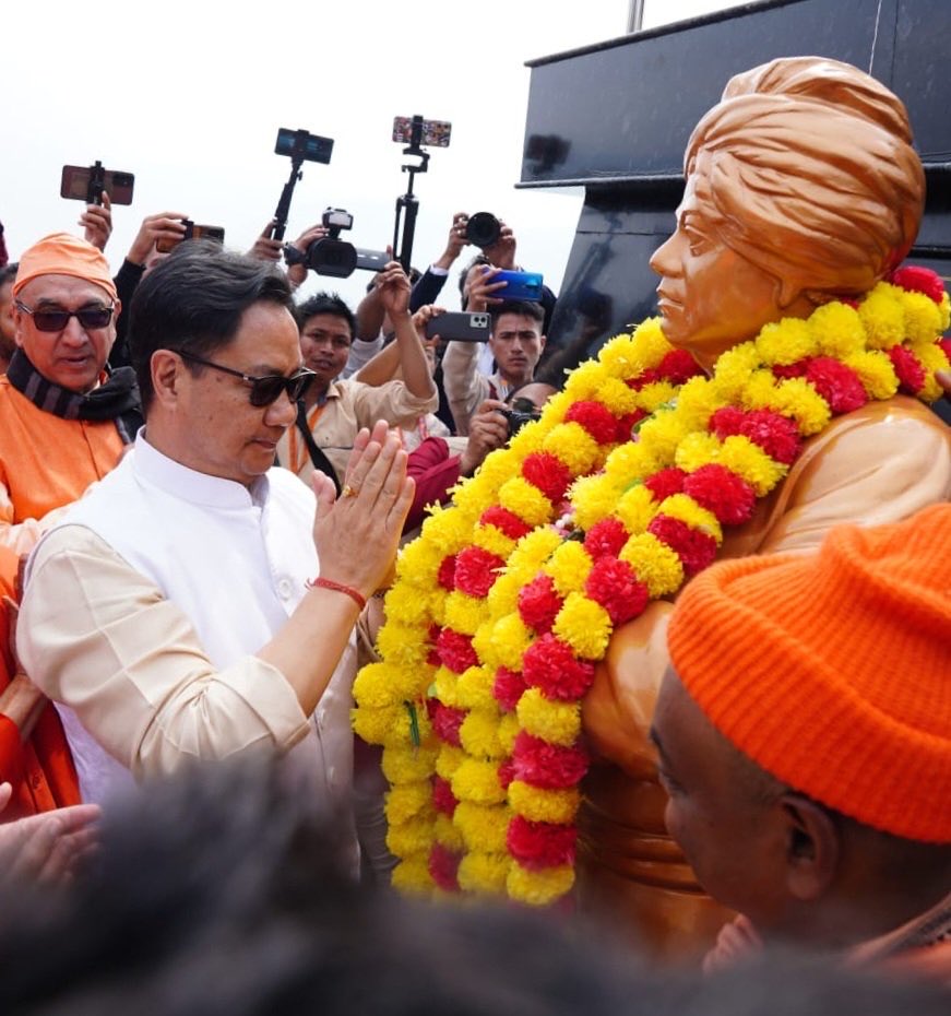KirenRijiju's tweet photo. विश्व को भारतीय दर्शन, वेदांत एवं सनातन ज्ञान परंपरा के सार्वभौमिक संदेश से पुनः परिचित कराने वाले महान आध्यात्मिक गुरु एवं युगद्रष्टा स्वामी विवेकानंद जी के निर्वाण दिवस पर सादर नमन।

मातृभूमि के प्रति उनका अटूट समर्पण, युवाओं के लिए उनका प्रेरक आह्वान और राष्ट्र निर्माण का उनका दूरदर्शी चिंतन आज भी हमें आत्मविश्वास, राष्ट्रभक्ति, सेवा, चरित्र निर्माण तथा भारतीय संस्कृति के गौरव को आत्मसात कर राष्ट्रहित में समर्पित जीवन जीने की प्रेरणा देता है।