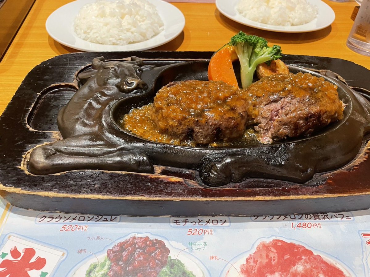 ayk06188332's tweet photo. 大阪から静岡まで運転ホントにありがとう♡ いつか食べたいなぁと思ってたさわやかのハンバーグ食べれた🍽️ 🍮美味し過ぎた🥹 https://t.co/oToA7Ksk8h
