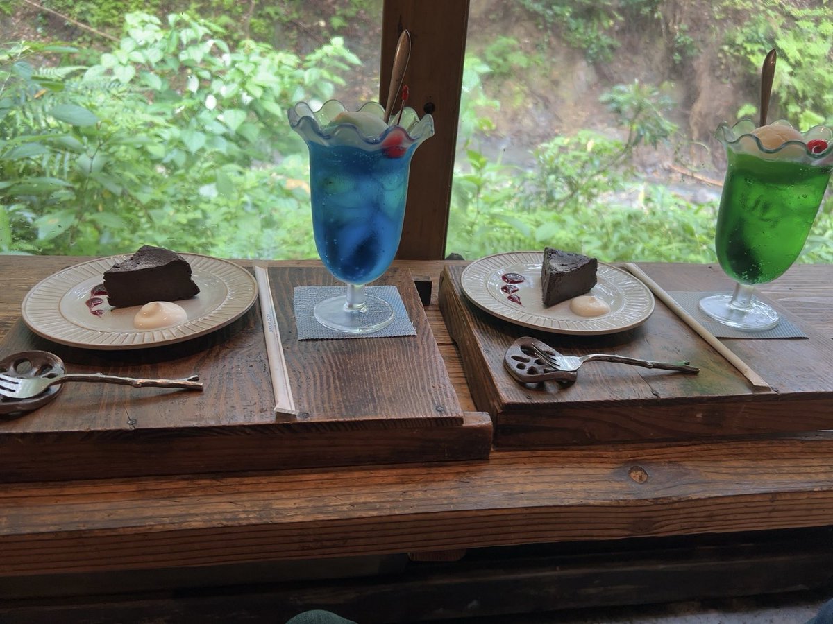 ayk06188332's tweet photo. 大阪から静岡まで運転ホントにありがとう♡ いつか食べたいなぁと思ってたさわやかのハンバーグ食べれた🍽️ 🍮美味し過ぎた🥹 https://t.co/oToA7Ksk8h
