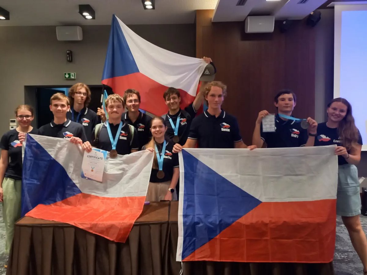 CZE_Geography's tweet photo. Ve čtvrtek večer proběhlo slavnostní zakončení Evropské geografické olympiády #EGEO Varna 2026 a vyhlášení výsledků. S radostí můžeme říct, že český tým zabodoval a odváží si domů medaile!
Děkujeme všem reprezentantům za pěkné výkony a blahopřejeme medailistům! https://t.co/4F7vnbOOjt