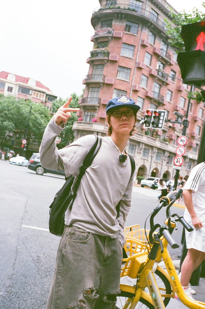 TENzenter's tweet photo. 260704 #TEN Weibo Update

🚲🍃🧢✌🏻#.เซี่ยงไฮ้

Please like, comment, repost
https://t.co/JUJPudJcoq

#TENLEE #เตนล์ #李永钦 #텐 #テン https://t.co/z8FCzOBw60