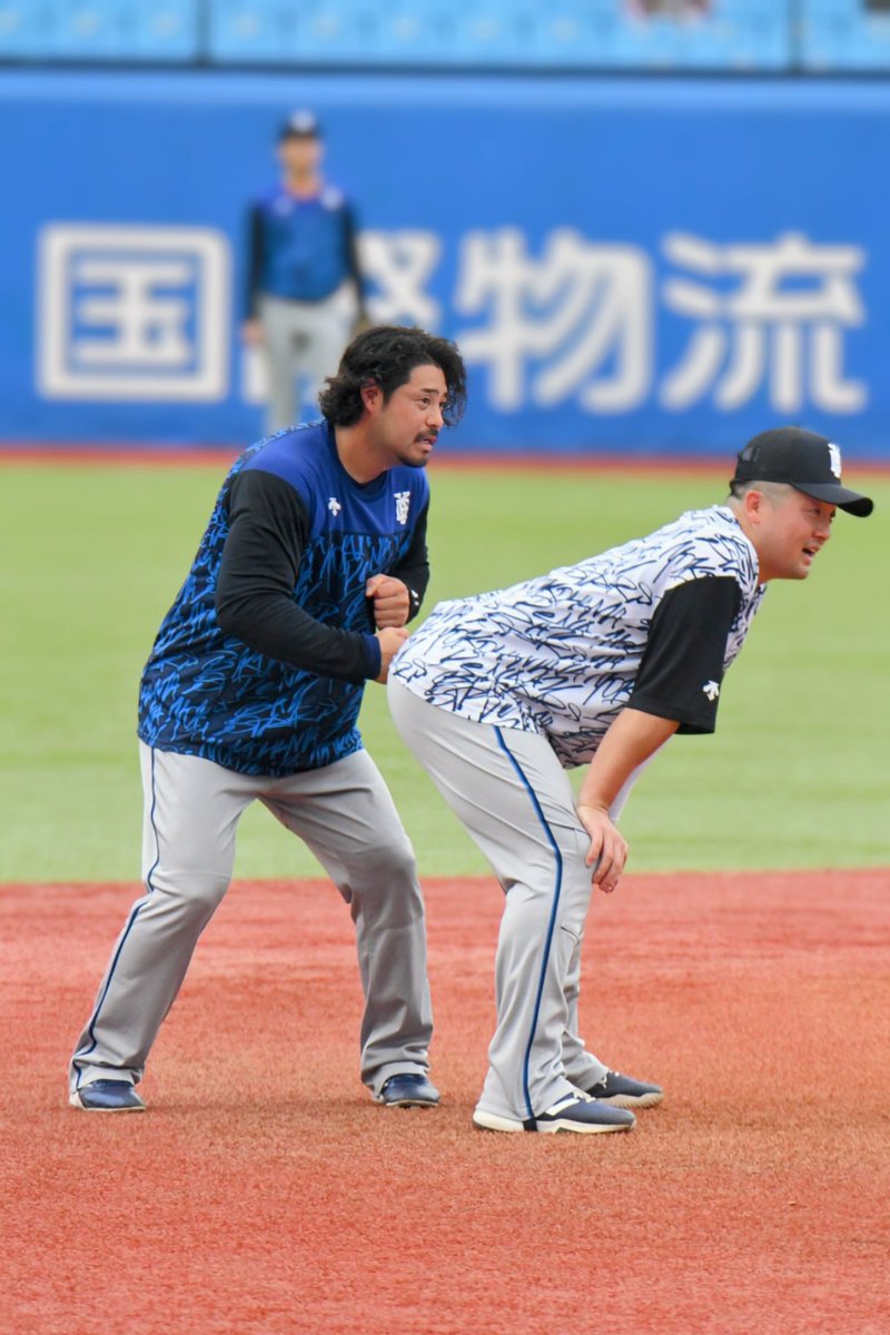 baystars_19hama's tweet photo. 【7/3 神宮】🥊
牧くんのプリケツをパンチする宮﨑さん
#baystars #牧秀悟 #宮﨑敏郎 https://t.co/Xtn1TJJi6a