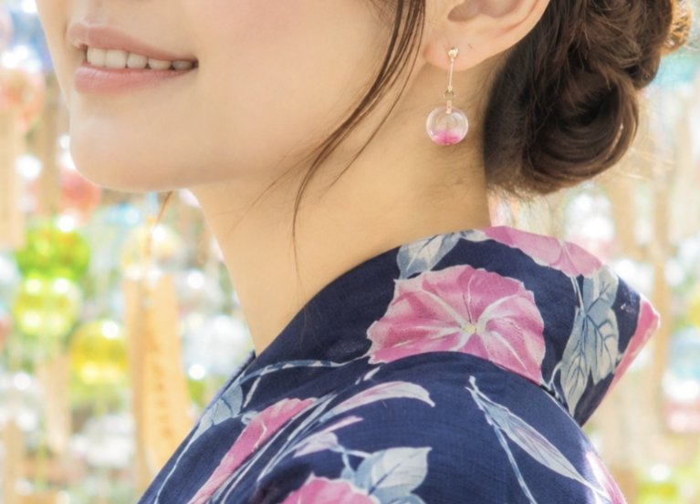 yukizizimama's tweet photo. いつもありがとうございます🌿

そろそろ、浴衣を着て楽しみなお出かけの時期到来でしょうか✨️

最後の１点です
ご覧頂けましたら嬉しいです!♪

夏　硝子ピアス/ピンク #minne 
https://t.co/60EfJIaCLM https://t.co/CB1wOBwdbd