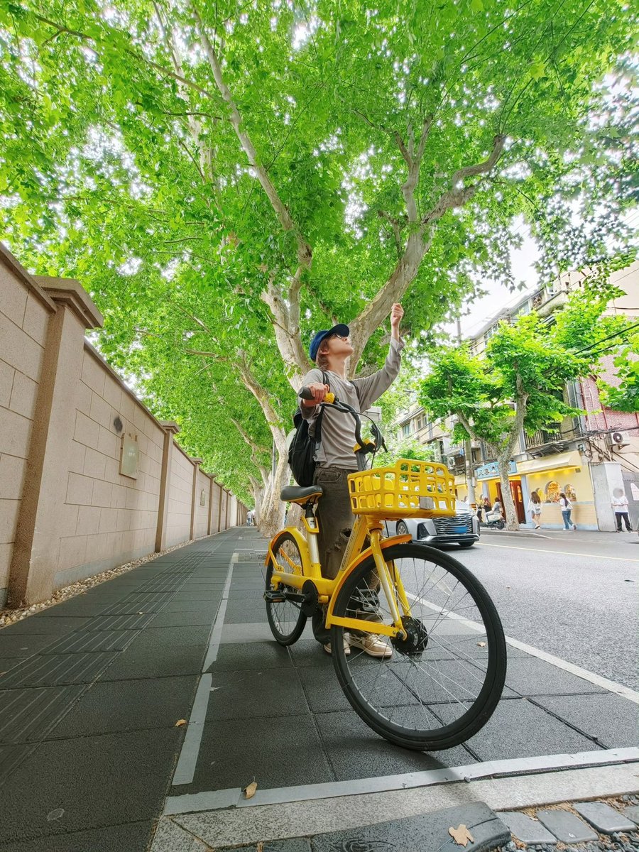 TENzenter's tweet photo. 260704 #TEN Weibo Update

🚲🍃🧢✌🏻#.เซี่ยงไฮ้

Please like, comment, repost
https://t.co/JUJPudJcoq

#TENLEE #เตนล์ #李永钦 #텐 #テン https://t.co/fYiV772lCo