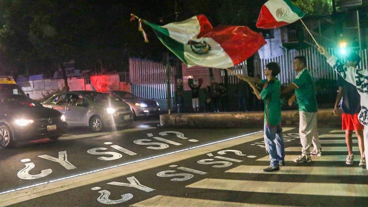 UnoNoticias's tweet photo. “¿Y si sí?” suma solicitudes de registro como marca ante el IMPI tras su popularidad. #Tendencias #Negocios https://t.co/456eWdwciy https://t.co/zF27i1UnWu