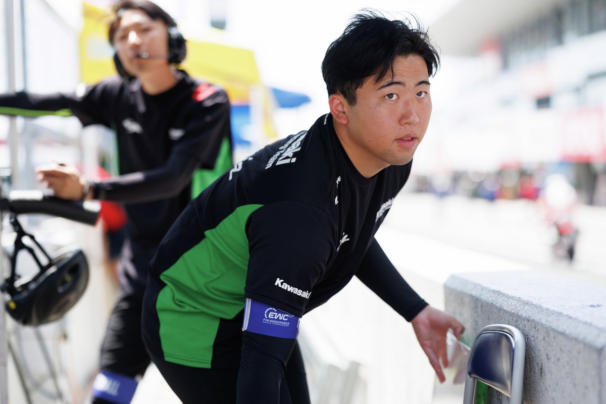 Kawasaki_JPN's tweet photo. #鈴鹿8耐
#64 Kawasaki Plaza Racing Teamには普段カワサキプラザ店頭で
働くスタッフもチームの一員として参加しています。
Kawasaki Plaza Racing Teamはカワサキプラザ、そして
カワサキファンの皆様と共に鈴鹿8耐を戦い抜きます！

#Kawasaki8H #カワサキプラザ https://t.co/aoFsrTE1zg