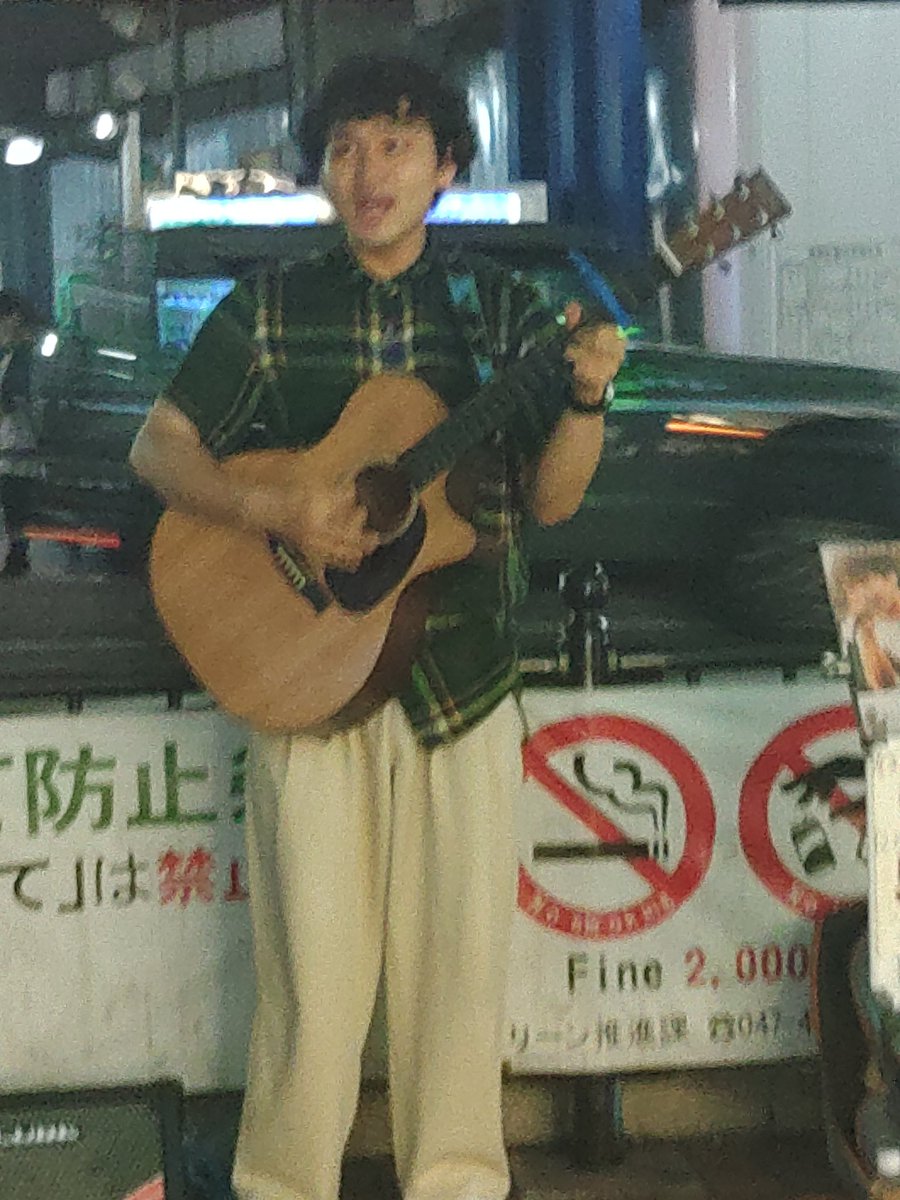 zcmwj's tweet photo. 7/3は伊波新さんの路上ライブを見に行った、あんまり聞けなかったけど会えてよかったです、学生さんも聞きたがっていたので聞かせてあげたかった、その後はぴぐらさんの路上に行った、酔っぱらいの多いい街でした、楽しい路上ありがとう https://t.co/jQZV5SQJqf