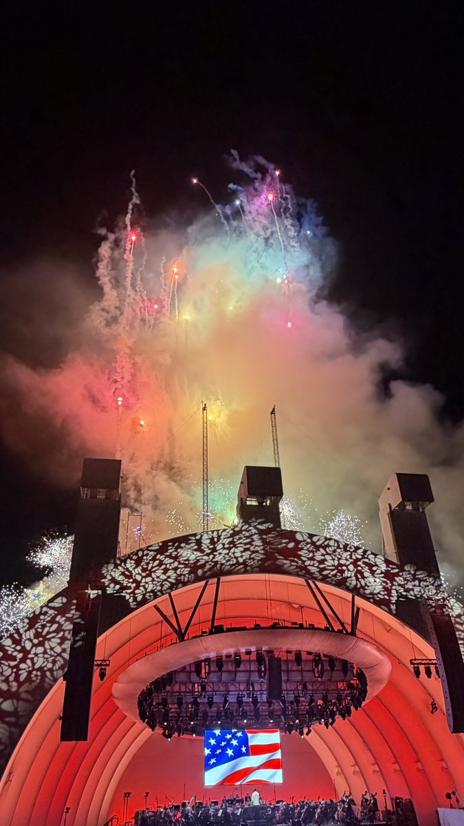 Daisytan31's tweet photo. 4th of July Spectacular with the Beach Boys and John Stamos at the Hollywood Bowl https://t.co/YYpyYCEhbI