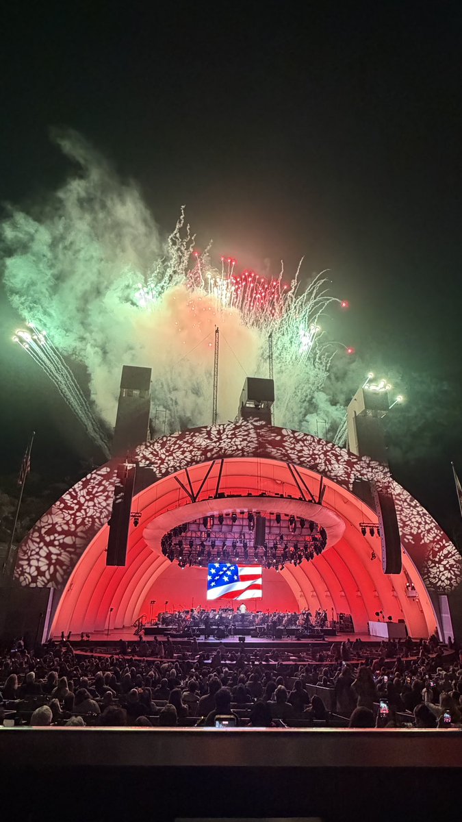 Daisytan31's tweet photo. 4th of July Spectacular with the Beach Boys and John Stamos at the Hollywood Bowl https://t.co/YYpyYCEhbI