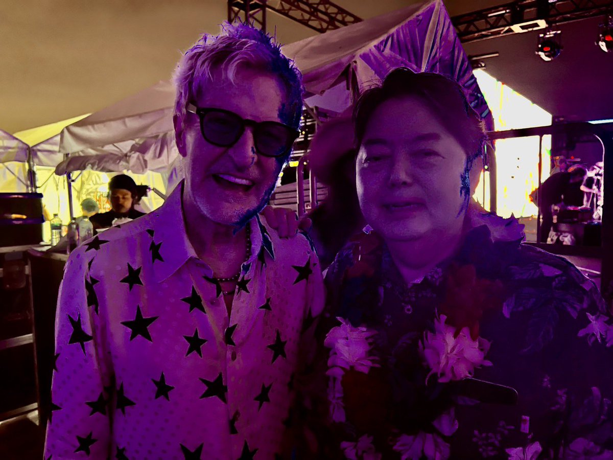 hayashi09615064's tweet photo. 昨夜は、アメリカ建国250周年という記念すべき祝賀の席に参加し、自由、民主主義、法の支配といった共通の価値を共有する多くの友人とともにお祝いできたことを大変うれしく思います。日米同盟は安全保障、経済、科学技術分野に加えて文化、スポーツ、人材交流などソフトパワーにおいても強固なパートナーシップを築いています。
その一つとして、80年代ロックをともに愛するグラス大使のご推薦で音楽史に名を刻むロックバンド、エイジア、カンサス、REOスピードワゴン、サバイバーなどのメンバーによるステージにてギター、コーラスご一緒させていただくという光栄な機会に恵まれました。
ハードパワー、ソフトパワーの両面において、国際社会の平和と繁栄に貢献していくことの重要性を、改めて実感いたしました。
