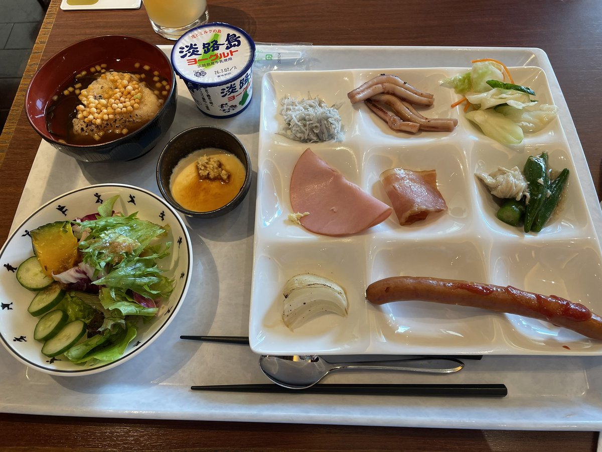 Mimikop4401's tweet photo. 淡路島旅行行ってきた！
吉野家とドラクエウォークがコラボしてるってことで、全国8地方のうち6つの報酬貰うために、淡路島→徳島→岡山と回って帰ってきたよ🚗³₃
行きは約320km、帰りは約550kmの冒険でした！ https://t.co/OCC0vpp8Xw