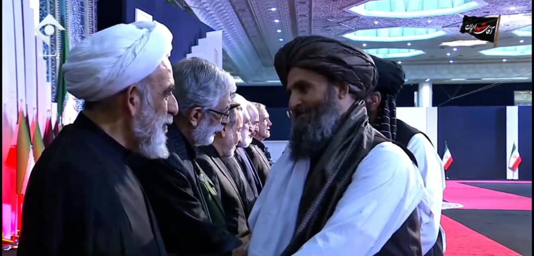 Smam239603's tweet photo. د محترم الحاج ملا برادر اخند په مشرۍ د افغانستان اسلامي‌امارت لوړ پوړی پلاوی د ایران اسلامي جمهوریت د فقید رهبر د فاتحې مراسمو کې. https://t.co/dLNRz0OBDH