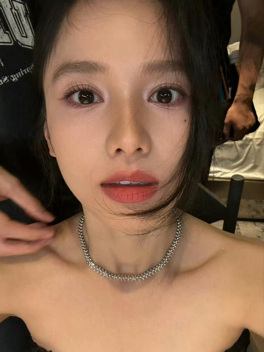 Eleanor96154901's tweet photo. 张婧仪妈妈太吸精了，真想射🐍她一脸，给婧仪妈妈敷面膜。让婧仪妈妈嗦我大肉棒，那不得爽的翻白眼了
撸射婧仪视频版，进群看视频https://t.co/PFCHwpMmCB
#张婧仪 #射屏 #意淫直男 #骚货 #母畜学院 https://t.co/ABuJQcyvvZ