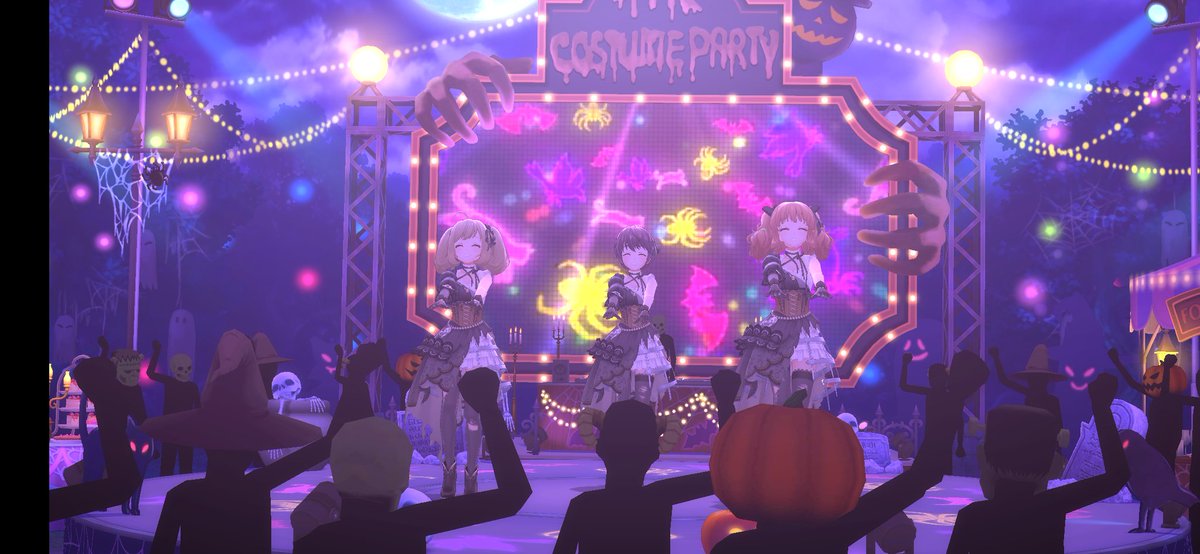 Sio0612's tweet photo. 思えばシンデレラガールズって「ヴィランと化して踊る曲」も「ゾンビと一緒に踊り明かす曲」も「燃え盛る館から脱出する曲」も「墓場で野球する曲」もあるんだよな…
なんであるんだ… https://t.co/0K0ngOVnDs