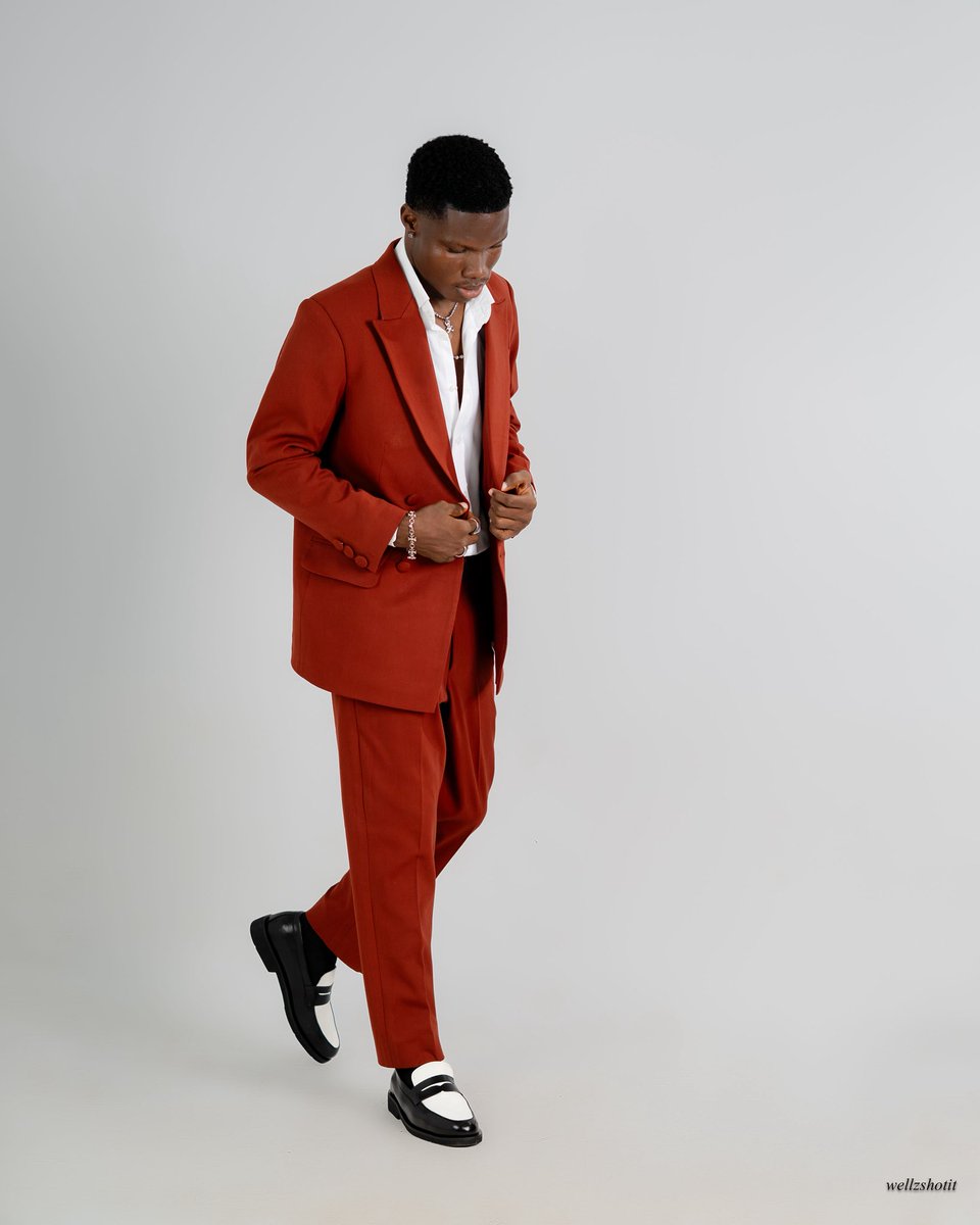 TheManTailor's tweet photo. +1 🎂

🥂 to new beginnings

I made my suit btw😁 https://t.co/rvJ1qp4WEq