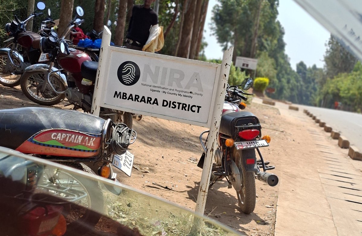 ninyesigar's tweet photo. I secured my National ID yesterday. Well done team @NIRA_Ug Mbarara! 

Big-shouts to Afande #Muzoora for maintaining order; guiding people with patience and grace!

Kwonka abantu abamwe nibamurusya. Tibakuhurira. Beine emputu. It's not easy taking up Muzoora's role. https://t.co/41zMwZFMqA
