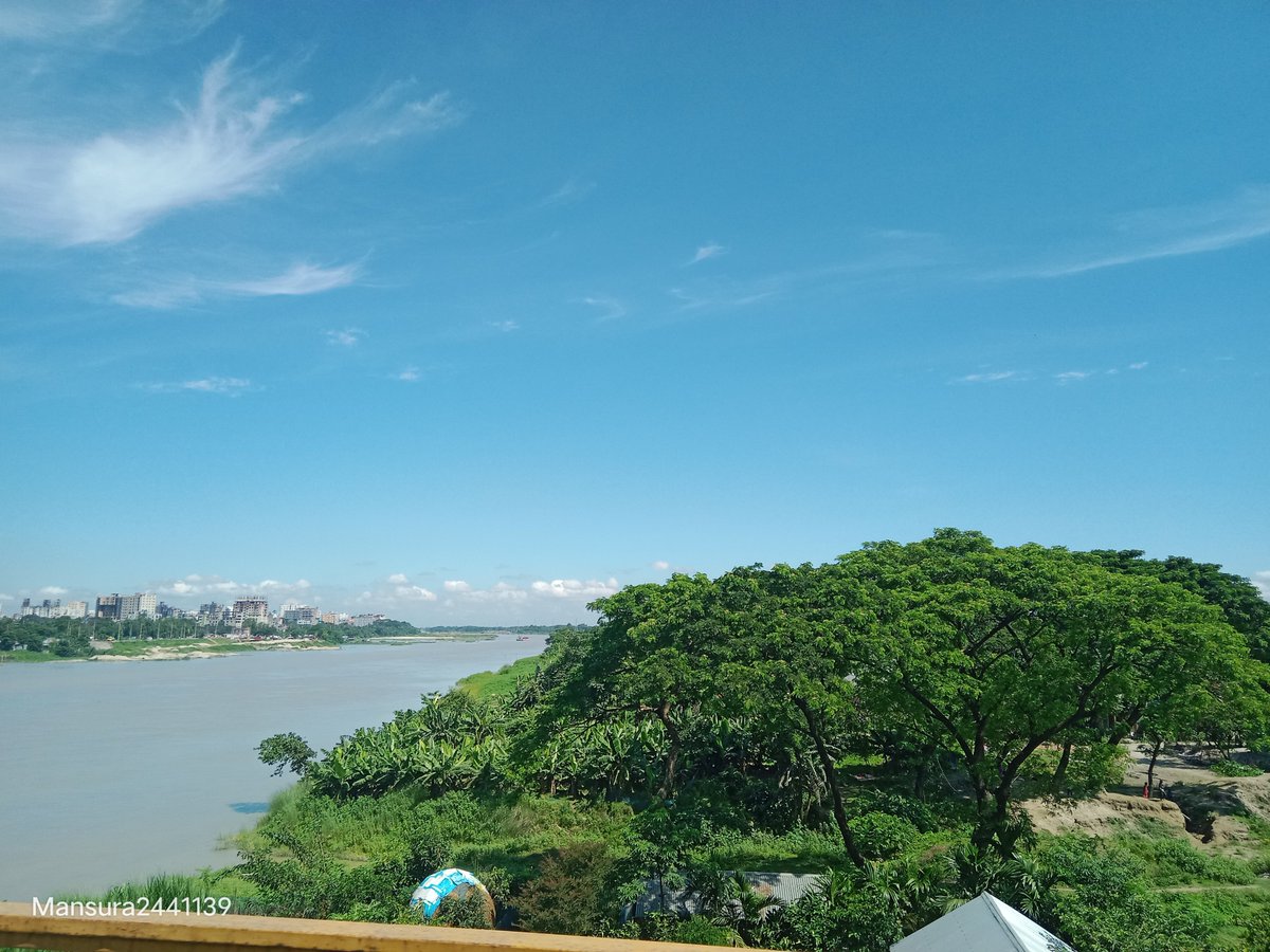 Mansura2441139's tweet photo. হে রাতের পাখিরা, যারা আমাদের বিদায় দেখতে রাত জাগলে— এবার বাইরে এসে আকাশের দিকে তাকাও।
দেখো, আজকের আকাশটাও শুধু আমাদেরই গল্প বলছে। 😌🌤️
#Victory
#KeepWaiting https://t.co/Yzr6A26fR4