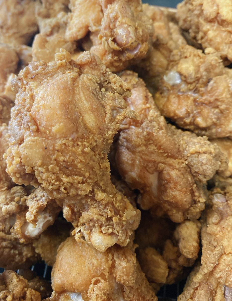 chicken_sazaki's tweet photo. 手羽元のフライドチキン
作りました☺️🍗 100㌘¥198

むね肉の塩麹揚げは、夕方に作ります！ https://t.co/0O9qd7zULz