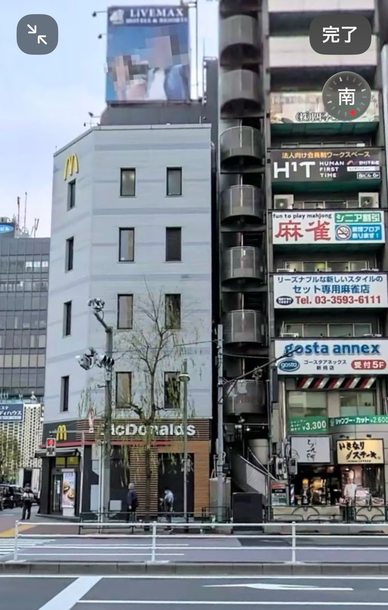 OkazakiMiai's tweet photo. 新橋駅前のマックは入ってるビルが結構古いからな（結構なんてもんじゃなく手前のトラックと背後の焼け跡で茶を吹く） https://t.co/GqNNklZTDb