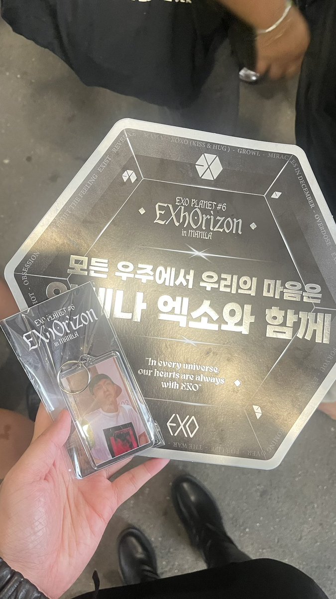 anxiousdumpling's tweet photo. thank you for my silly lay, @1221danijh 😆

#EXhOrizoninMANILA https://t.co/vE0tiZTJCD