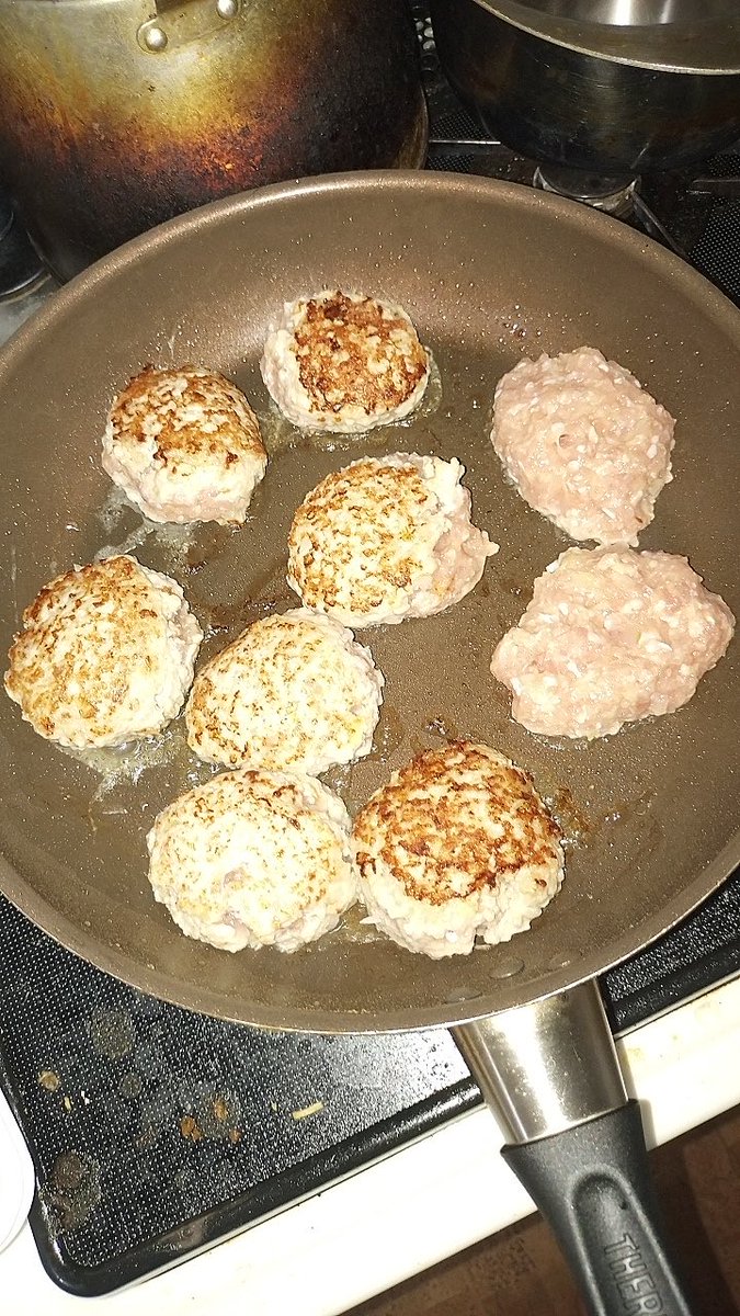 youmaybecute's tweet photo. バヌワナの餃子マジで美味すぎます！
レシピ教えるのでラブリー来てください！！ https://t.co/zBSFxIRVNg