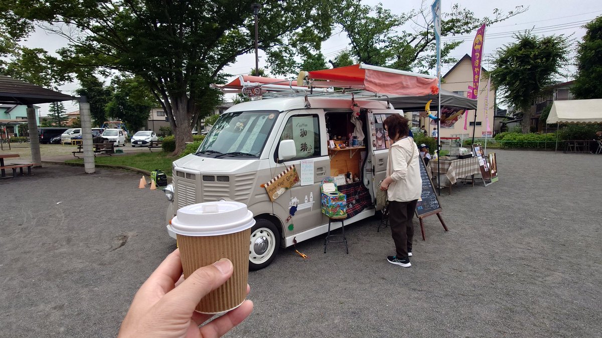 fiffypapa's tweet photo. マジックショーもありました💡
雀宮のセンター長は多才ですね😀
コーヒー屋さんや焼き芋屋さんもあるので、これだけの規模を1コ自治���で出来るのが凄いです😳
#さつきふれあいフェスタ
#MapleLeafCafe
#焼きいも専門の店REIWA https://t.co/1gtaYwyxDQ