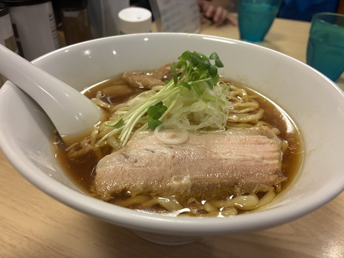 isk_pvs's tweet photo. 中華そば間合AWAI
丸鶏醤油ラーメンandチャーシューご飯セット
個人的にはかなり好きなラーメンでした！チャーシューがアホほど美味かった‥
#バーサスラーメン部
#ラーメン https://t.co/epYaIobIuS