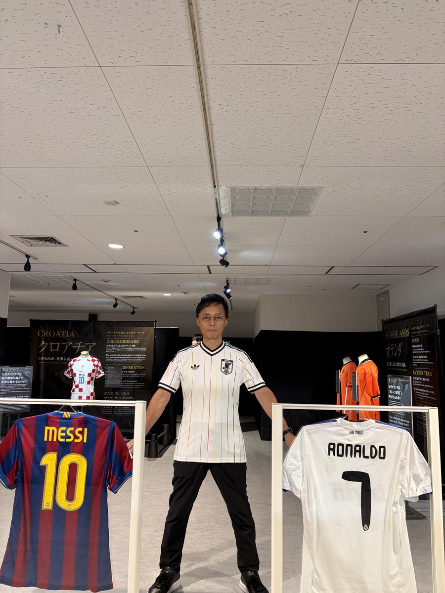 sk588441's tweet photo. レガシー展

あべのハルカスにて
ほんまヤバいって
半端ないって🔥
先日の日本オランダ戦で
ファンダイク着用実ユニフォームと😝
凄すぎるやろー👍
#サムライブルー
#メッシ
#ロナウド
#ペレ
#レガシー展
#あべのハルカス https://t.co/DhnFFQfRoz